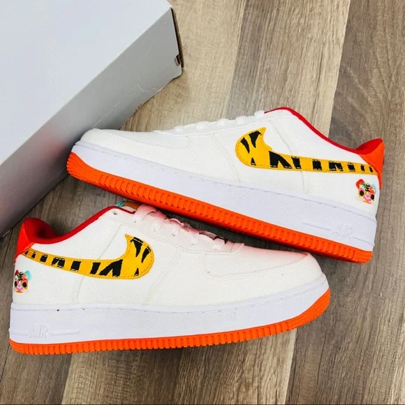 Nike Air Force 1 LV8 - Picture 2 of 8